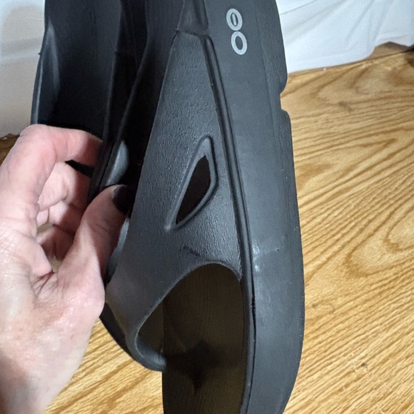 OOFOS Women's Black Comfort Sandals - Picture 6 of 7